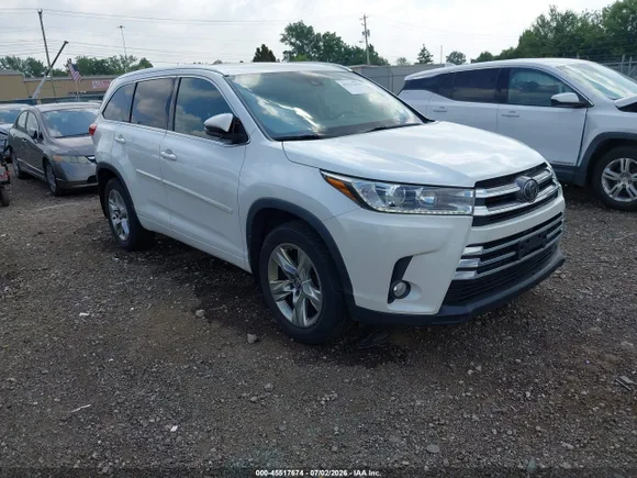 2018 Toyota Highlander Limited Platinum, VIN 5TDDZRFHXJS485299 — Rear end