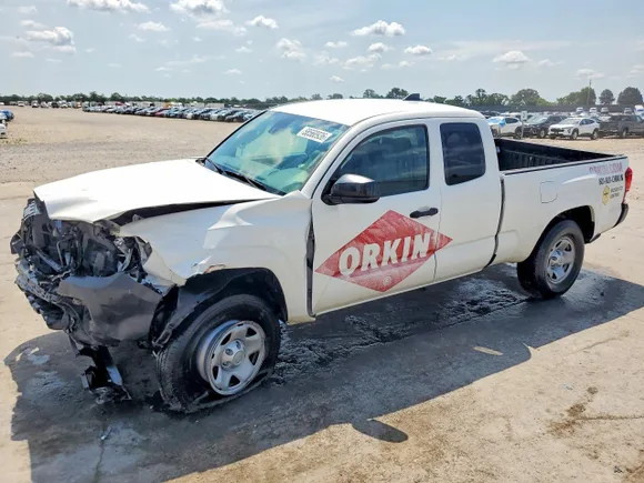 2020 Toyota Tacoma SR, VIN 3TYRX5GN2LT004445 — Front end