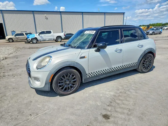 2016 MINI Hardtop 4 Door, VIN WMWXU1C57G2D09012 — Rear end