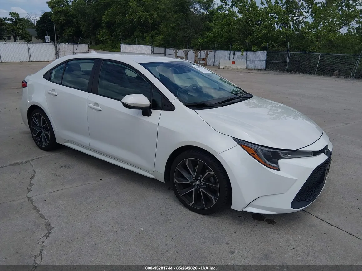 2021 Toyota Corolla LE, VIN 5YFVPMAE2MP201428 — Auction photo 1 of 19