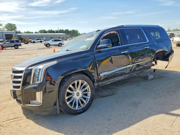 2017 Cadillac Escalade ESV Luxury, VIN 1GYS4HKJ7HR127170 — Rear end