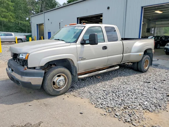 2007 Chevrolet Silverado 3500 DRW LT1, VIN 1GCJK39D37E152521 — Front end