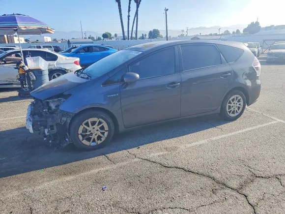 2016 Toyota Prius Five, VIN JTDZN3EUXGJ048857 — Front end