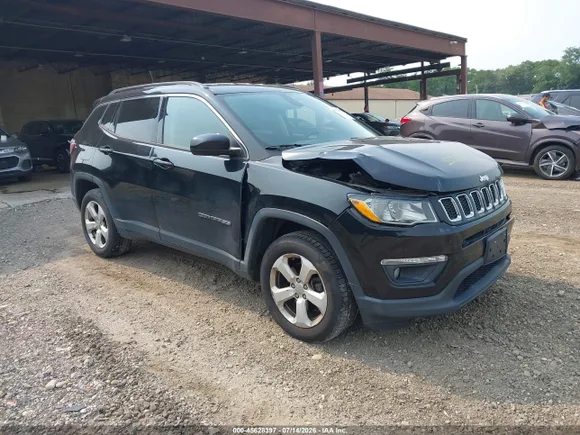 2018 Jeep Compass Altitude, VIN 3C4NJDBB3JT270658 — Front end
