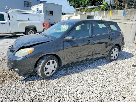 2006 Toyota Matrix XR, VIN 2T1KR32E86C577611 — Front end