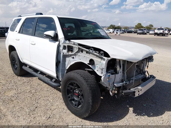 2021 Toyota 4Runner SR5 Premium, VIN JTENU5JR7M5855965 — Front end