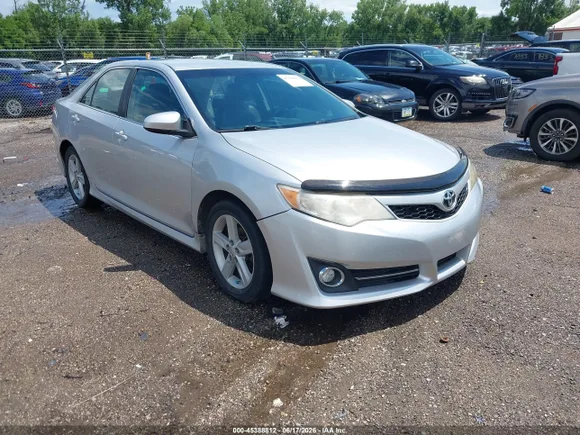 2013 Toyota Camry SE, VIN 4T1BF1FK3DU238943 — Side