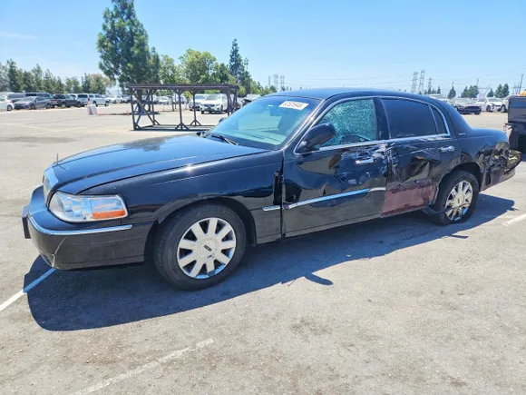 2006 Lincoln Town Car Signature, VIN 1LNHM81W66Y650160 — All over