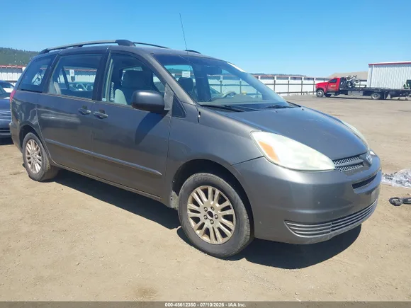 2004 Toyota Sienna LE, VIN 5TDZA23C94S101109 — Normal wear