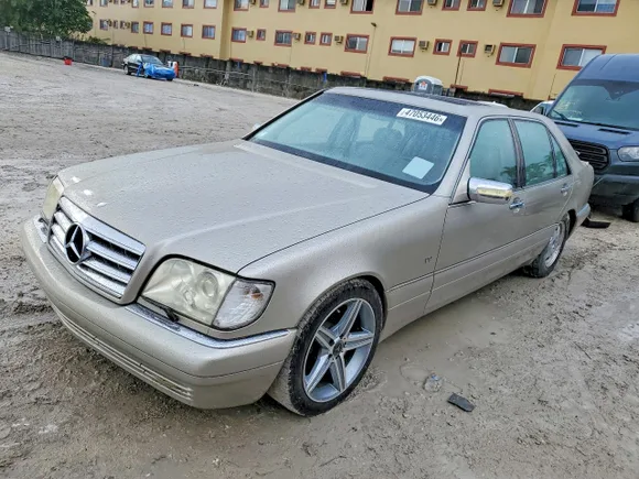 1997 Mercedes-Benz S 320/430/500, VIN WDBGA43G3VA339332 — Normal wear