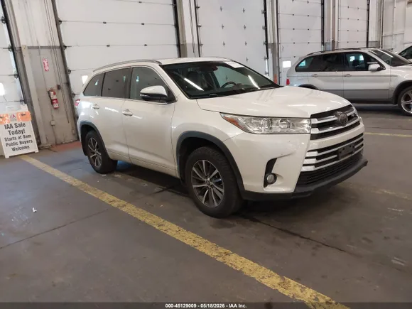 2018 Toyota Highlander XLE, VIN 5TDJZRFH6JS846742 — Rear end