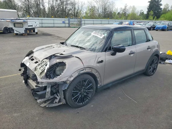 2022 MINI Hardtop 4 Door Cooper S, VIN WMW53DK04N2P96889 — Front end