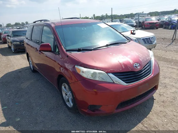 2011 Toyota Sienna LE, VIN 5TDKK3DC5BS052619 — Normal wear