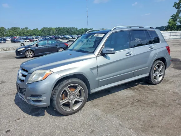 2013 Mercedes-Benz GLK 250, VIN WDCGG0EB5DG081041 — Minor dents and scratches