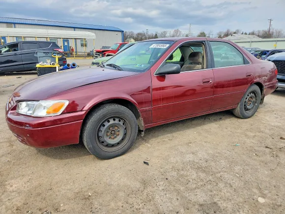 2000 Toyota Camry LE, VIN 4T1BF22KXYU940002 — Rear end