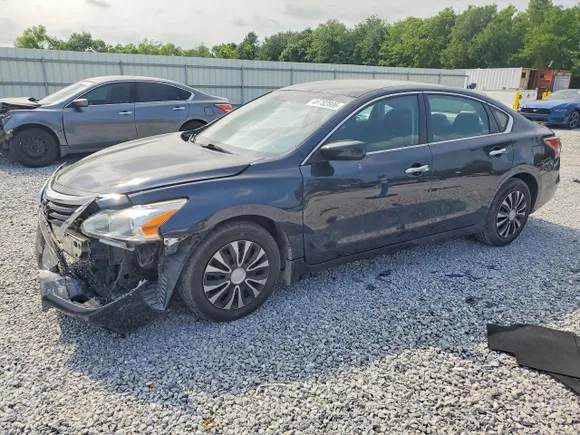 2014 Nissan Altima S, VIN 1N4AL3AP3EN381531 — Front end