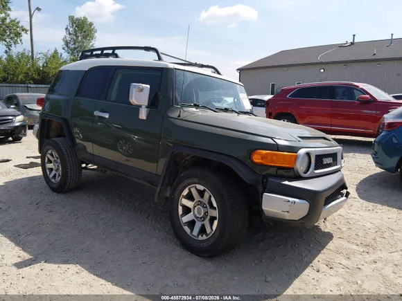 2014 Toyota FJ Cruiser, VIN JTEBU4BFXEK181752 — Front end