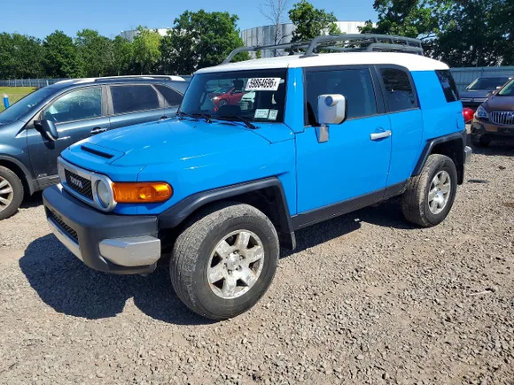 2007 Toyota FJ Cruiser, VIN JTEBU11F070018879 — Minor dents and scratches