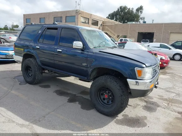 1992 Toyota 4Runner, VIN JT3RN37W1N0010102 — Front end