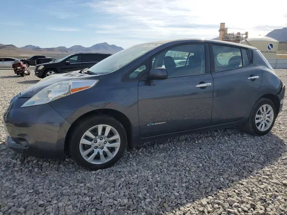 2013 Nissan LEAF SV, VIN 1N4AZ0CPXDC413329 — Rear end