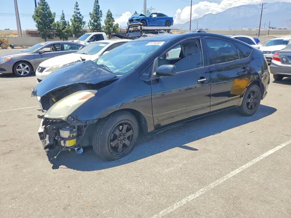 2004 Toyota Prius, VIN JTDKB20U040037914 — Front end