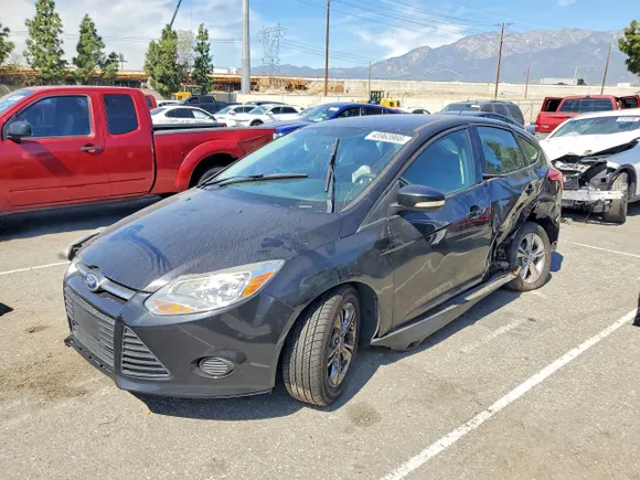 2013 Ford Focus SE, VIN 1FADP3K23DL144083 — All over