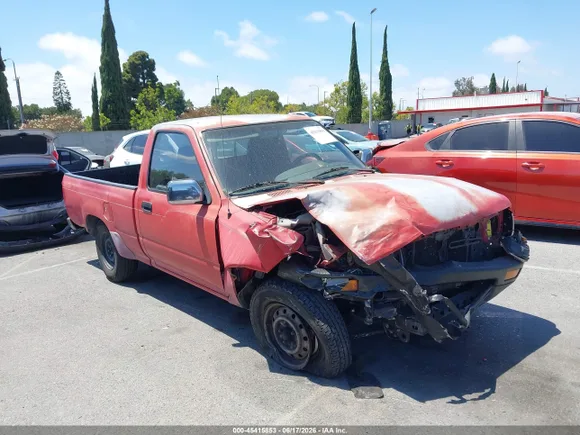 1989 Toyota Pickup DX, VIN JT4RN81P8K0021555 — Front end