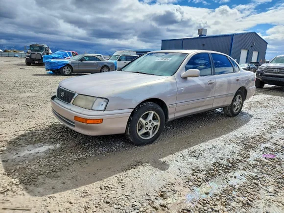 1997 Toyota Avalon XLS, VIN 4T1BF12B5VU168871 — Front end