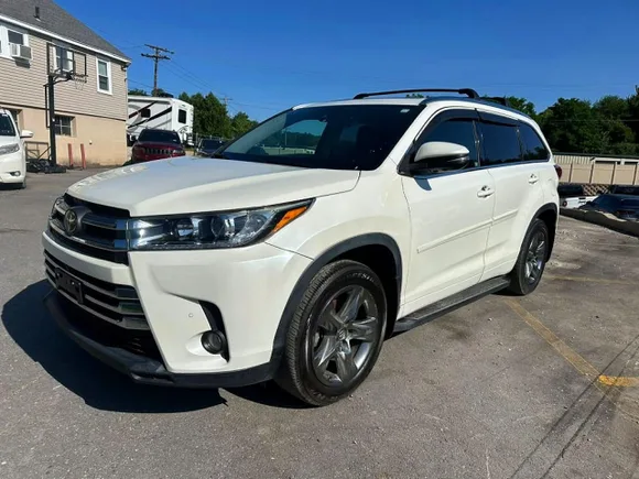 2018 Toyota Highlander Limited, VIN 5TDDZRFH9JS890764 — Minor dents and scratches