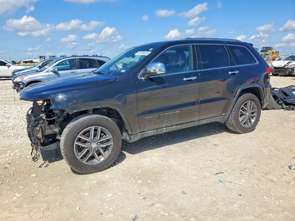 2018 Jeep Grand Cherokee Sterling, VIN 1C4RJFBG1JC180333 — Front end