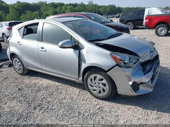 2016 Toyota Prius One, VIN JTDKDTB39G1139425 — Front end