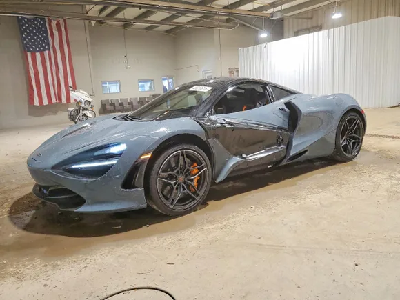 2018 McLaren 720S, VIN SBM14DCA3JW001105 — Вандализм