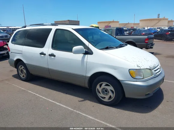 2002 Toyota Sienna LE, VIN 4T3ZF13C12U452393 — Normal wear