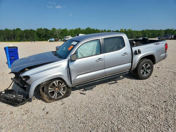 2019 Toyota Tacoma TRD Sport, VIN 5TFAZ5CN6KX076766 — Front end