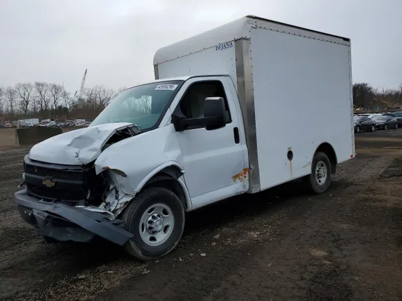 2014 Chevrolet Express Commercial, VIN 1GB0G2CG8E1189244 — Front end