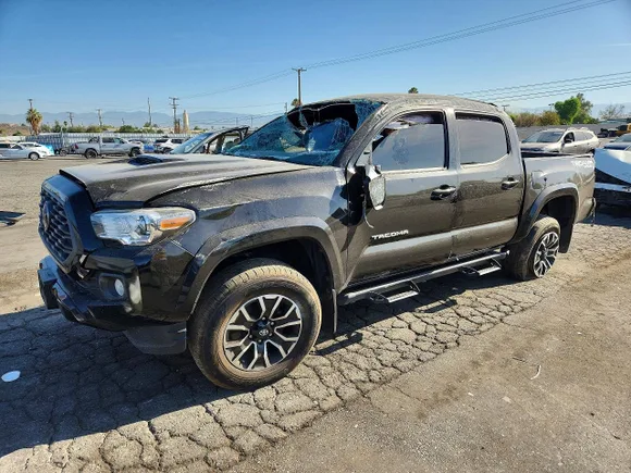 2020 Toyota Tacoma TRD Sport, VIN 5TFCZ5AN4LX237709 — Rollover