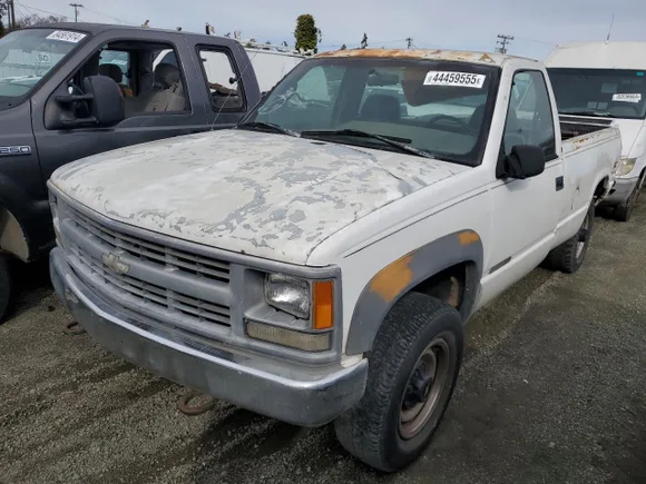 1995 Chevrolet K2500, VIN 1GCGK24K7SE253712 — Minor dents and scratches
