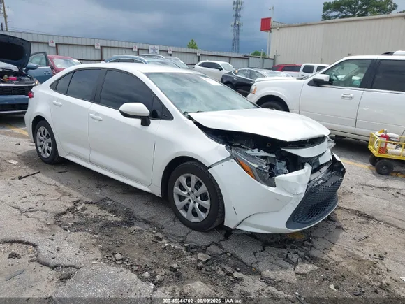 2020 Toyota Corolla LE, VIN 5YFEPRAEXLP131236 — Front end