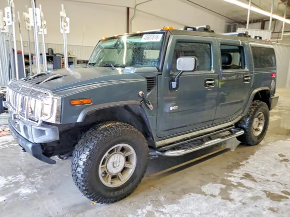 2005 Hummer H2 SUV, VIN 5GRGN23UX5H103752 — Rear end