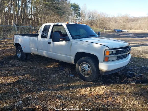 1989 GMC 3500 Pickups, VIN 2GTHC39N1K1566184 — Engine fire
