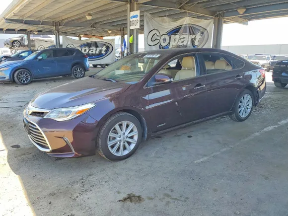 2016 Toyota Avalon XLE Premium, VIN 4T1BD1EB3GU052685 — Rear end