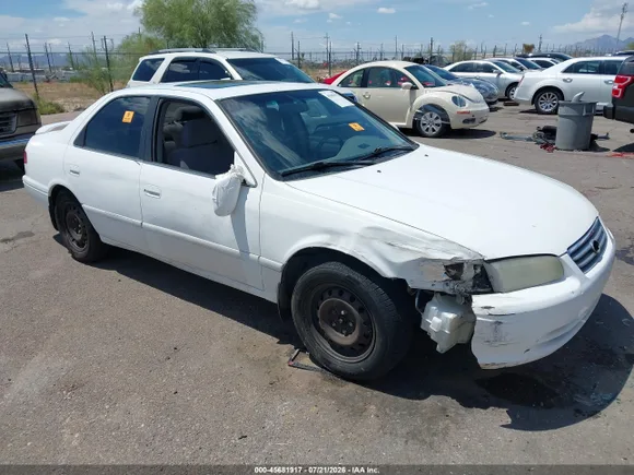 2001 Toyota Camry XLE, VIN JT2BG28KX10554131 — Side