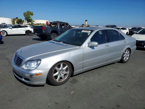 2006 Mercedes-Benz S 430, VIN WDBNG83J26A482430 — Front end