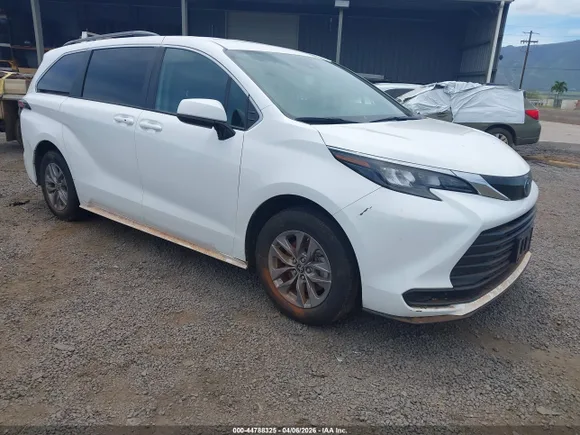 2024 Toyota Sienna LE, VIN 5TDKRKEC0RS186940 — Fresh water flood