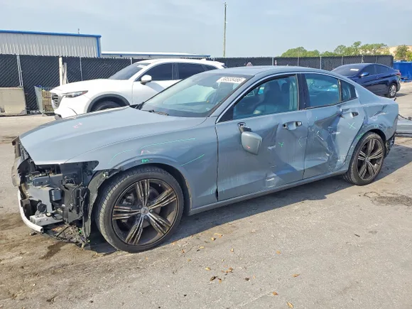 2022 Volvo S60 Inscription, VIN 7JRL12TL7NG176068 — Side
