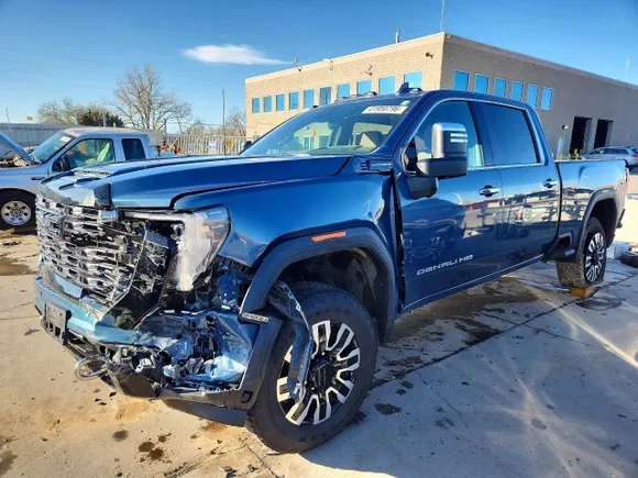 2026 GMC Sierra 2500HD Denali Ultimate, VIN 1GT4UXEY7TF106136 — Front end