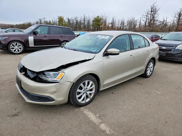 2012 Volkswagen Jetta SE, VIN 3VWDP7AJ7CM455780 — Front end