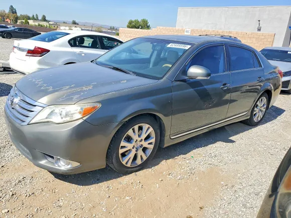 2011 Toyota Avalon Limited, VIN 4T1BK3DB6BU435189 — Minor dents and scratches
