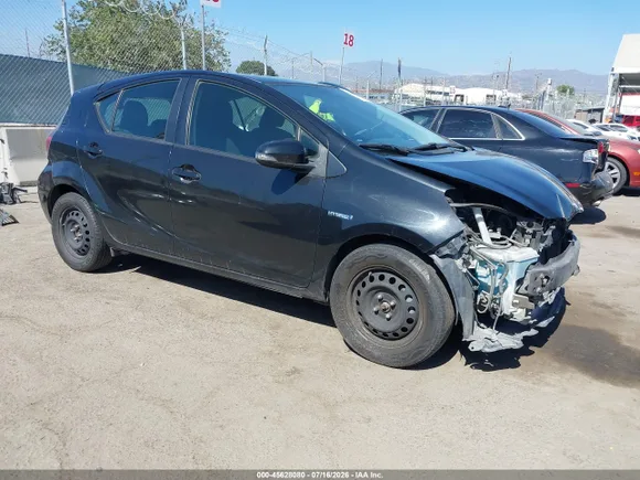 2016 Toyota Prius Two, VIN JTDKDTB39G1118025 — Front end
