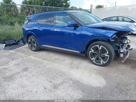 2024 VinFast VF 9, VIN RLLV2CJA3RH001236 — Front end